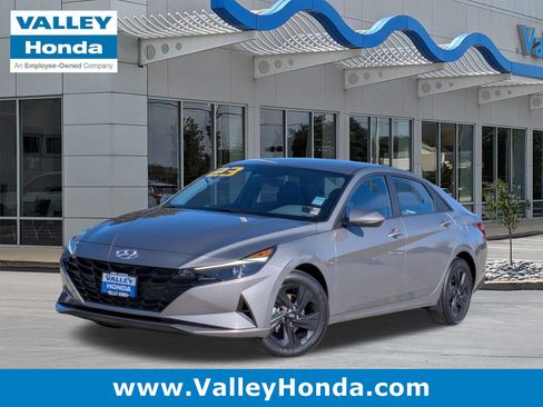 Used 2023 Hyundai Elantra SEL image 1