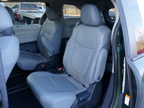Used 2024 Toyota Sienna XLE image 12