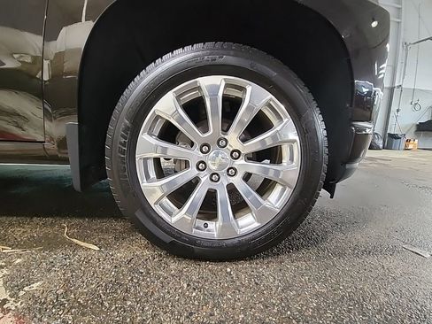 Used 2019 Chevrolet Silverado 1500 High Country w/ Technology Package AWD/4WD image 17