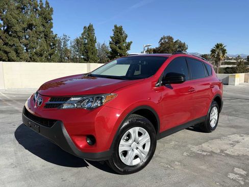 Used 2013 Toyota RAV4 LE image 3