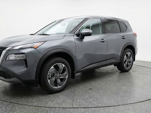 Used 2025 Nissan Rogue SV FWD image 3