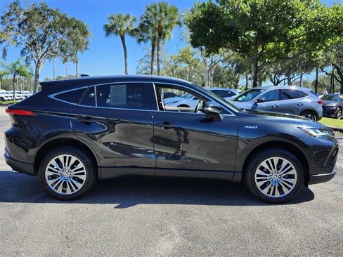 Used 2021 Toyota Venza Limited image 12