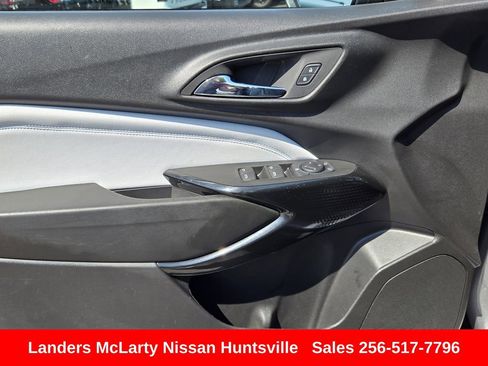 Used 2025 Chevrolet Trax LT FWD image 20