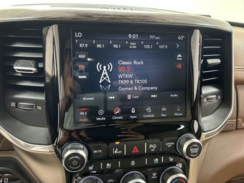 Used 2019 RAM 1500 Laramie AWD/4WD image 14