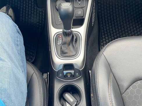 Used 2019 Jeep Compass Latitude w/ Popular Equipment Group AWD/4WD image 18