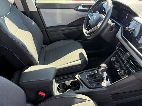 Used 2024 Volkswagen Taos SE image 23