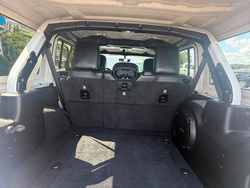 Used 2018 Jeep Wrangler Unlimited Sahara AWD/4WD image 24