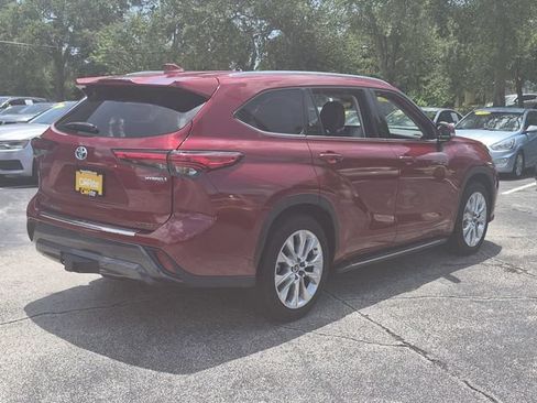 Used 2022 Toyota Highlander Limited FWD image 5