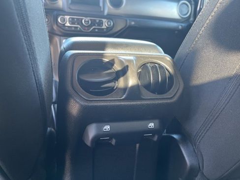 Used 2023 Jeep Gladiator Sport image 16