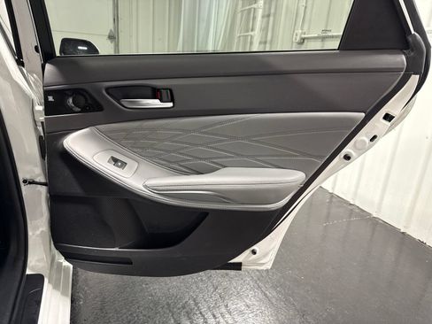 Used 2022 Toyota Avalon Limited w/ Advanced Safety Package FWD image 15