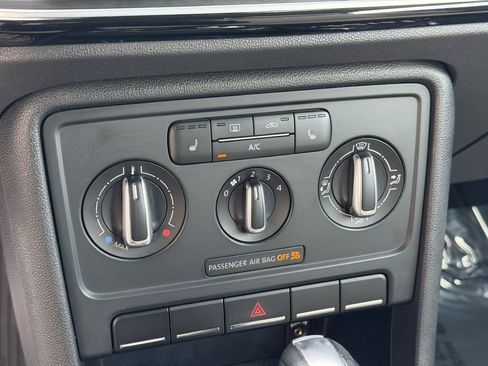 Used 2013 Volkswagen Beetle 2.5 50's Edition image 38