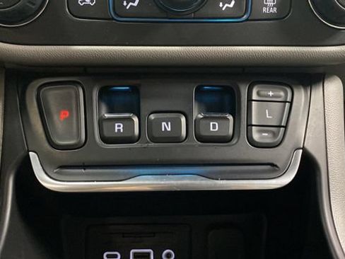 Used 2020 GMC Terrain SLT w/ Preferred Package AWD/4WD image 19