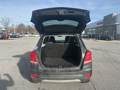 Used 2017 Chevrolet Trax LT w/ LT Convenience Package image 12