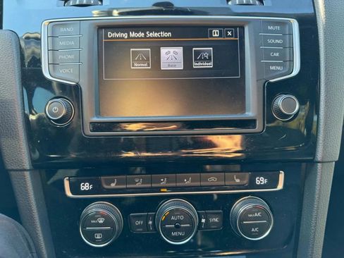 Used 2016 Volkswagen Golf R 4-Door image 25