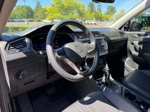 Used 2022 Volkswagen Tiguan SE AWD/4WD image 13