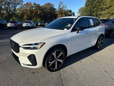 Used 2022 Volvo XC60 T8 R-Design w/ Advanced Package image 3