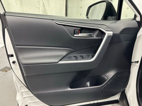 Used 2025 Toyota RAV4 XLE image 8