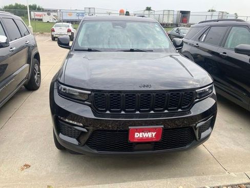Used 2024 Jeep Grand Cherokee Limited w/ Black Appearance Package AWD/4WD image 3
