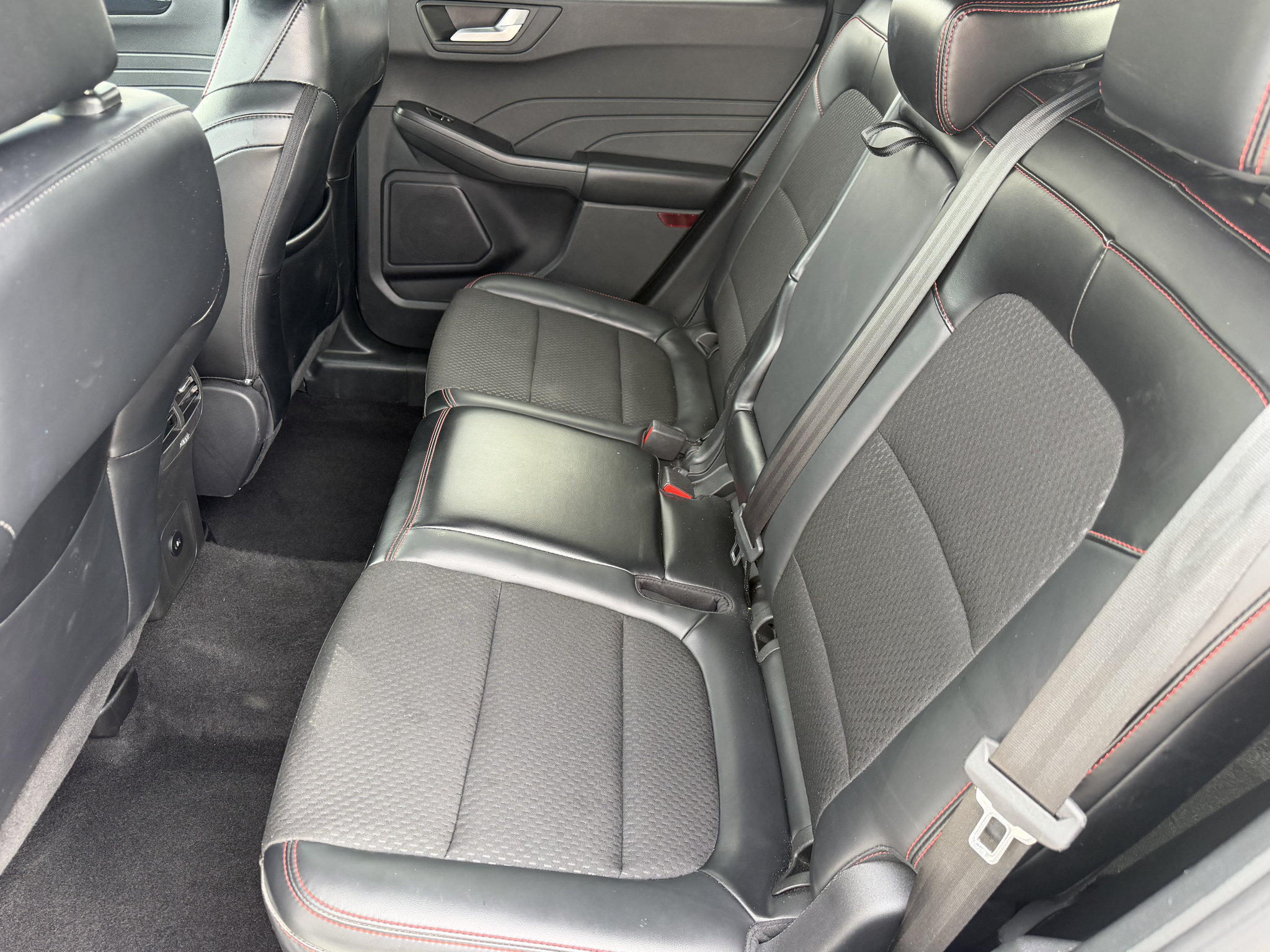 Used 2025 Ford Escape ST-Line Select AWD/4WD image 25