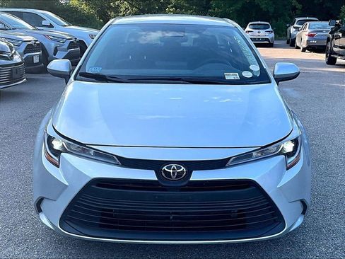 Used 2025 Toyota Corolla LE FWD image 2