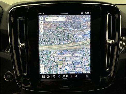 Certified 2025 Volvo XC40 B5 Plus image 18