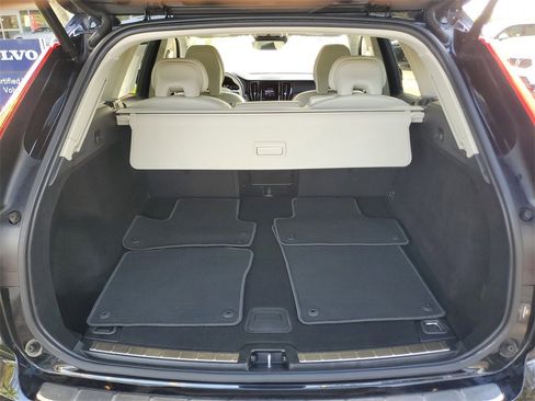 Certified 2021 Volvo XC60 T5 Momentum w/ Premium Package image 9