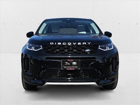 Used 2025 Land Rover Discovery Sport S image 2