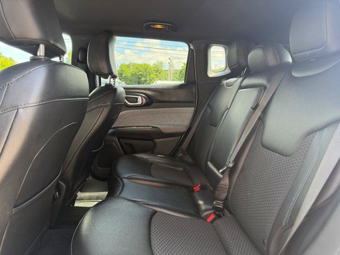 Used 2024 Jeep Compass Latitude AWD/4WD image 19