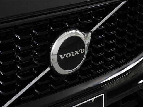 Certified 2025 Volvo XC60 B5 Core image 27