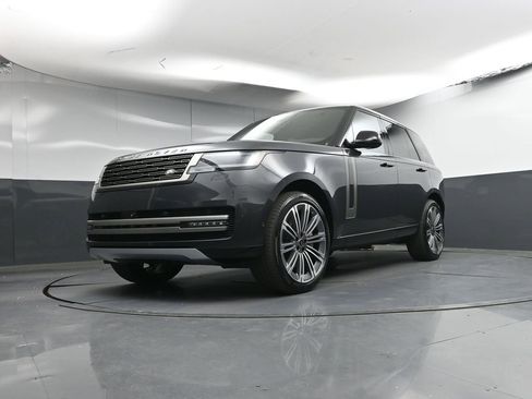 Used 2025 Land Rover Range Rover SE image 26
