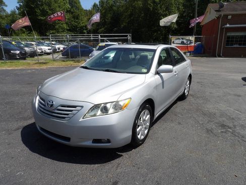 Used 2007 Toyota Camry XLE FWD image 3