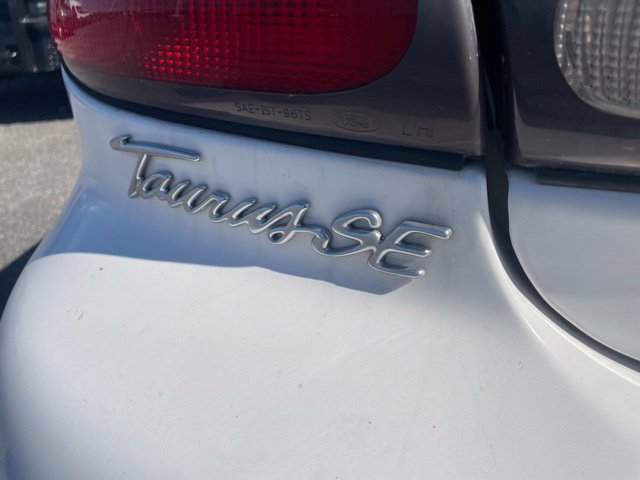 Used 1998 Ford Taurus SE FWD image 4