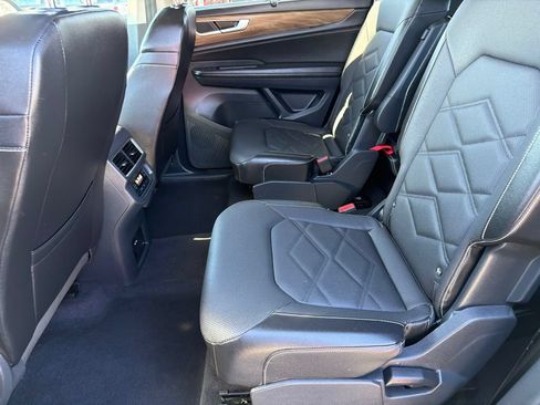 Used 2024 Volkswagen Atlas SE AWD/4WD image 23