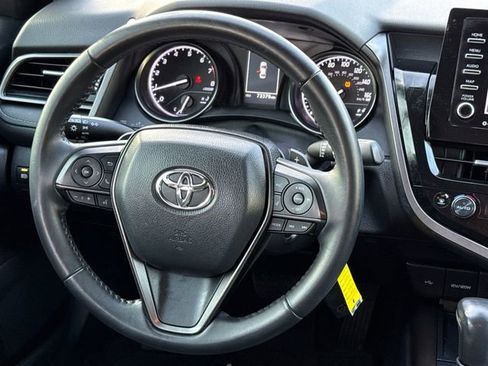 Used 2022 Toyota Camry SE FWD image 13