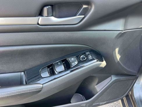 Used 2023 Nissan Altima 2.5 SV FWD image 16