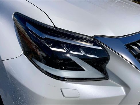 Used 2022 Lexus GX 460 Premium w/ Premium Package image 28