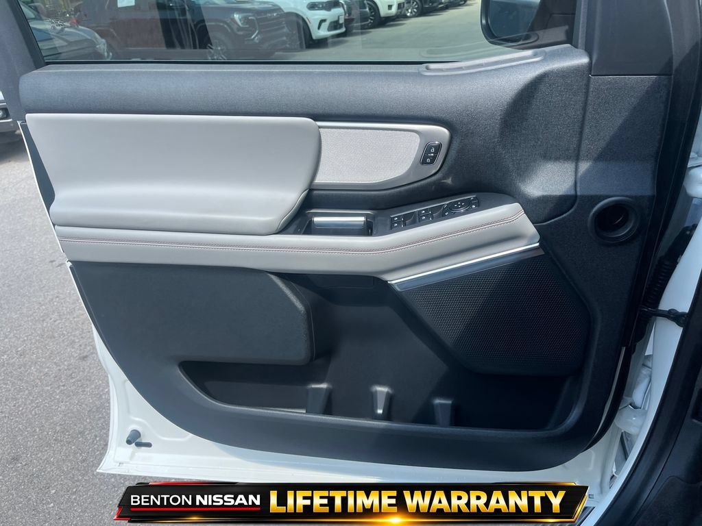 Used 2025 Ford Expedition Active RWD image 5