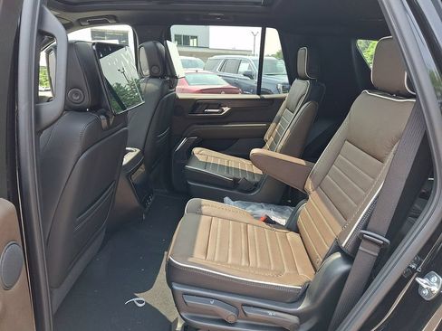 New 2026 GMC Yukon Denali Ultimate AWD/4WD image 7