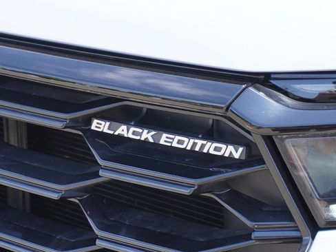 Used 2025 Honda Pilot Black Edition image 3