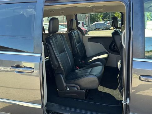 Used 2015 Chrysler Town & Country Touring FWD image 25