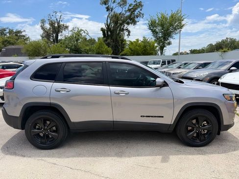 Used 2021 Jeep Cherokee Latitude Plus AWD/4WD image 6