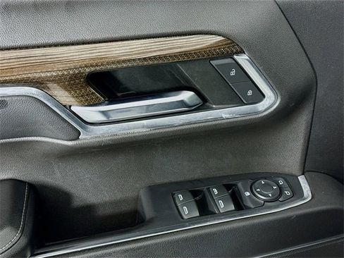 Used 2022 Chevrolet Silverado 1500 LT w/ Z71 Off-Road Package image 18