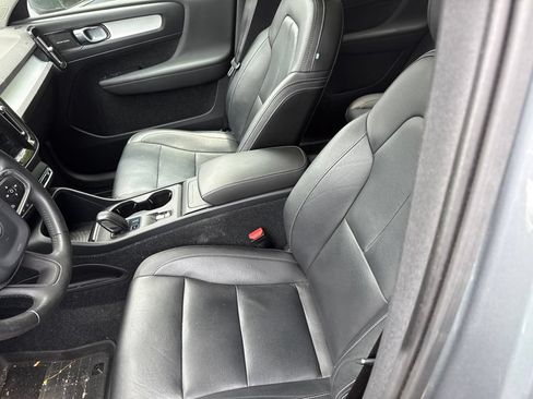 Used 2019 Volvo XC40 T5 Momentum AWD/4WD image 3