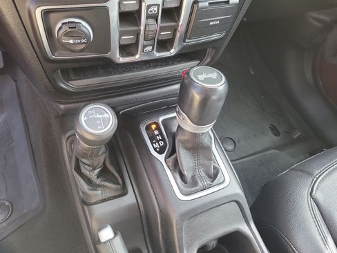 Used 2021 Jeep Wrangler Unlimited Sahara image 23