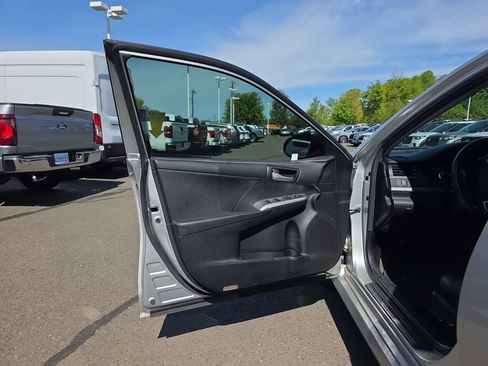 Used 2012 Toyota Camry SE FWD image 20