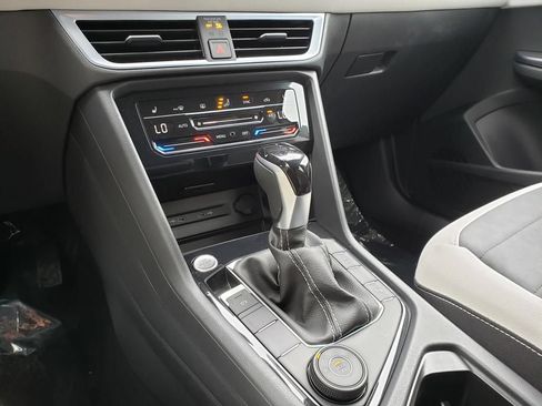 New 2026 Volkswagen Taos SE AWD/4WD image 11