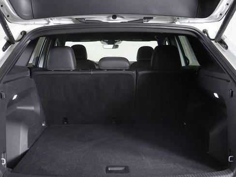 Used 2025 Volkswagen Atlas Cross Sport SE FWD image 16