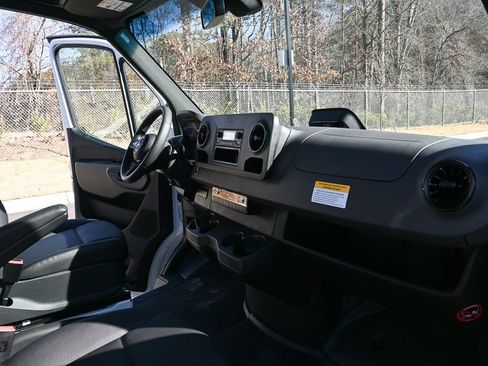 Used 2025 Mercedes-Benz Sprinter 2500 image 20