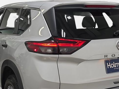 Used 2024 Nissan Rogue S AWD/4WD image 33