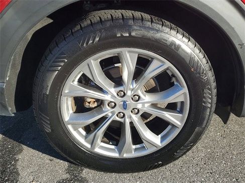 Used 2021 Ford Explorer XLT w/ Equipment Group 202A image 5